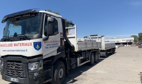 Vaucluse Matériaux Camion de livraison Jonquières 