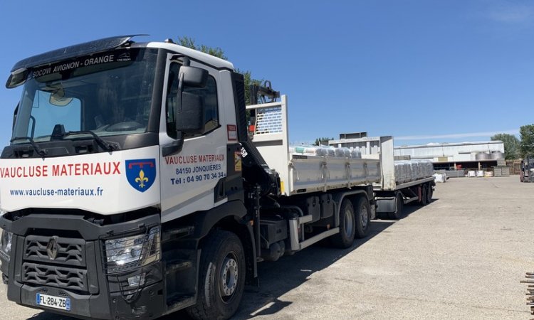 Vaucluse Matériaux Camion de livraison Jonquières 